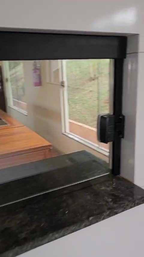 Vídeo do balcão e área de passagem em obra